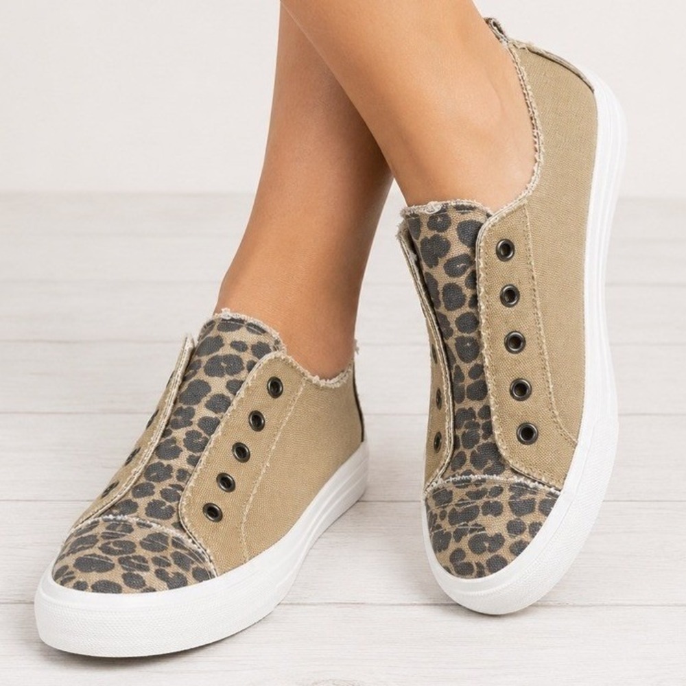 NWOT Gypsy Jazz Women Tan Leopard Animal Print Canvas Slip On Sneakers Size 10